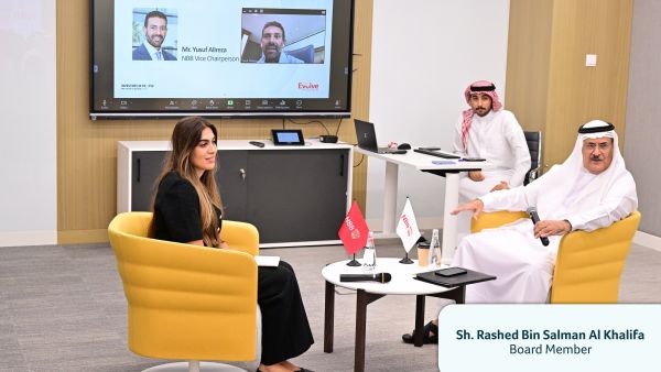 أعضاء مجلس إدارة بنك البحرين الوطني يقدمون جلسة لطلاب برنامج “EVOLVE”