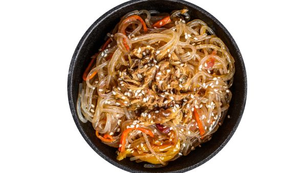 بمناسبة اليوم النودلز العالمي طريقة عمل النودلز الكوري مثل المطاعم