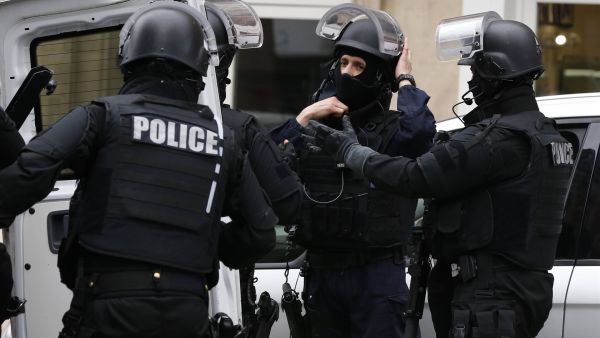 السلطات الفرنسية تحقق مع مواطن أفغاني للاشتباه في التخطيط لعمل إرهابي داخل ملعب كرة قدم