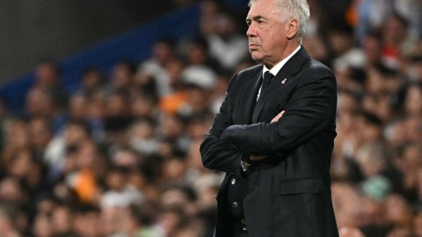 كارلو أنشيلوتي يخطط لتغيير مركز نجم ريال مدريد