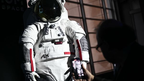AxEMU suit 