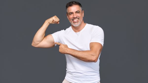 5 مكملات غذائية يحتاجها كل رجل بعد سن الثلاثين