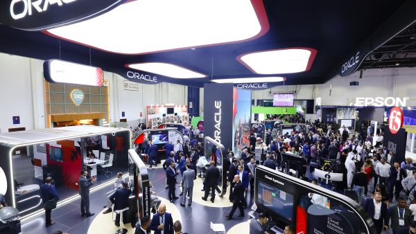 توفر Oracle مجموعات متكاملة من التطبيقات بالإضافة إلى بنية تحتية آمنة ومستقلة في Oracle Cloud توفر Oracle مجموعات متكاملة من التطبيقات بالإضافة إلى بنية تحتية آمنة ومستقلة في Oracle Cloud