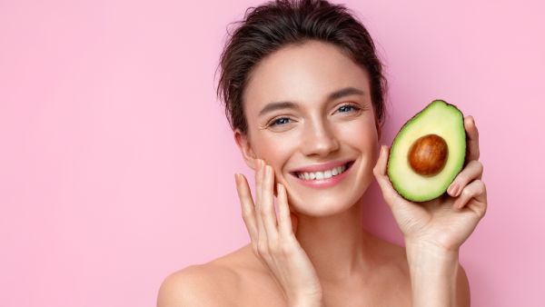جميلة البوابة: 5 أطعمة تحافظ على صحة البشرة والجلد