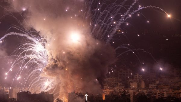 انفجارات عنيفة في الضاحية الجنوبية جراء الغارات الاسرائيلية