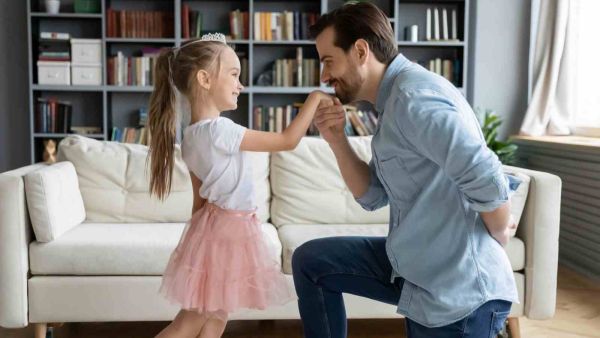 كيف نعلم الأطفال الأخلاق الحميدة (ولماذا هي هامة)