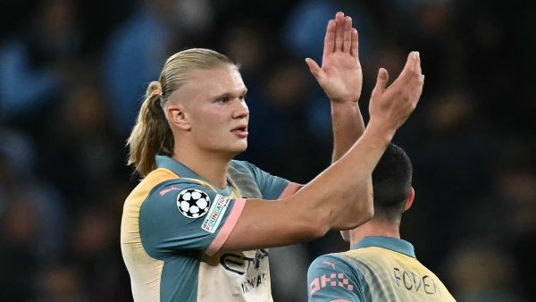 Manchester City's Norwegian striker #09 Erling Haaland applauds fans on the pitch after the UEFA Champions League, league phase football match between Manchester City and Inter Milan at the Etihad stadium, in Manchester, north-west England, on September 18, 2024 The game ended 0-0. (Photo by Paul ELLIS / AFP)