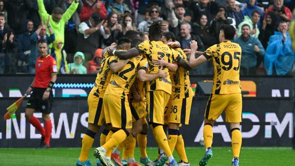 Inter Milan's Italian midfielder #16 Davide Frattesi celebrates with teammates after scoring a goal during the Italian Serie A football match between Udinese and Inter Milan at the Bluenergy Friuli Stadium, in Udine on September 28, 2024. (Photo by ANDREA PATTARO / AFP)