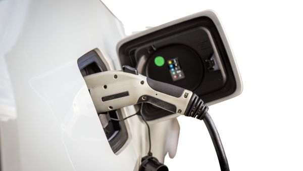 Saudi Ceer and EVIQ collaborate to support electric cars in KSA