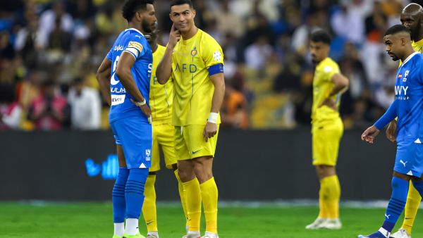 ديربي الرياض: النصر يواجه الهلال في قمة دوري روشن السعودي 2024-25