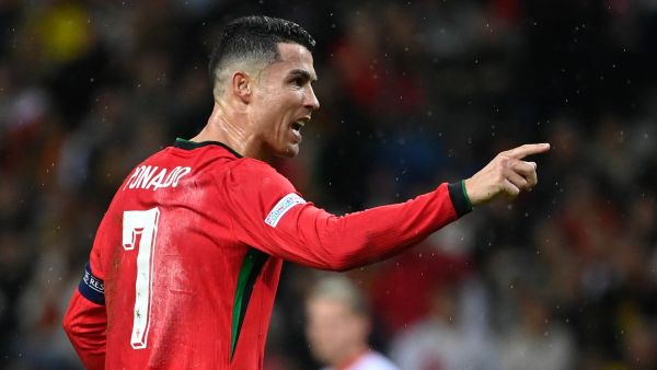 رونالدو يتألق من جديد (Photo by Miguel RIOPA / AFP)