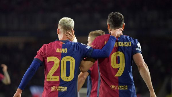 برشلونة مطالب بتحقيق الفوز على لاس بالماس (Photo by MANAURE QUINTERO / AFP)