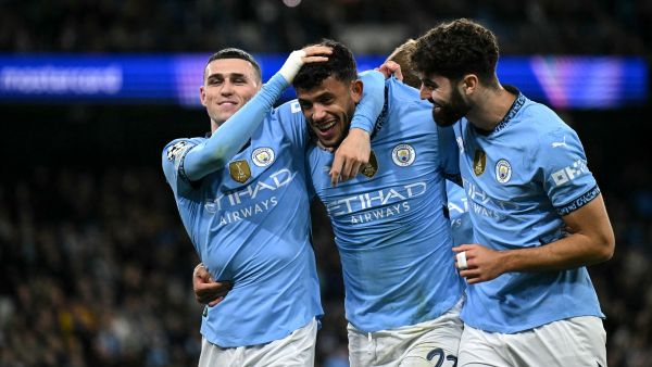 مانشستر سيتي يحل ضيفا على بورنموث (Photo by Oli SCARFF / AFP)