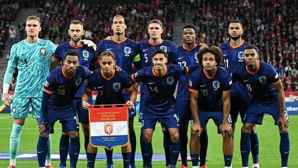منتخب هولندا (Photo by Attila KISBENEDEK / AFP)