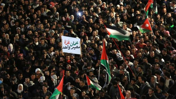مظاهرة ضد السفارة الاسرائيلية في عمان