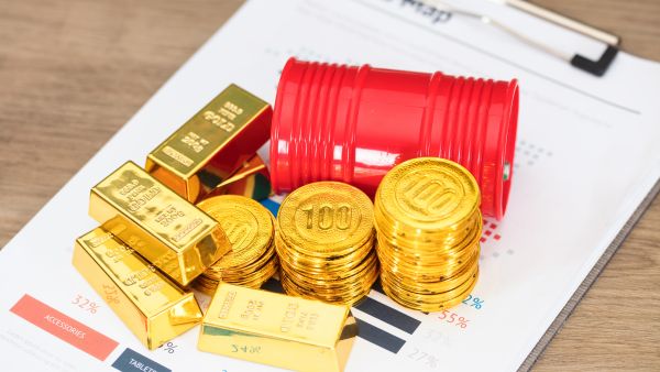 UAE announces December petrol prices with slight decrease, gold prices also drop