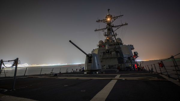 Houthis strike two U.S. destroyers and three ships in Aden Gulf