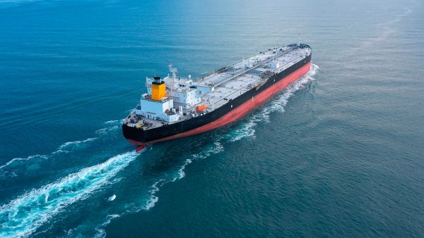 Oil tanker