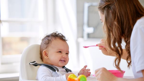أطعمة للأطفال بعمر 4 شهور