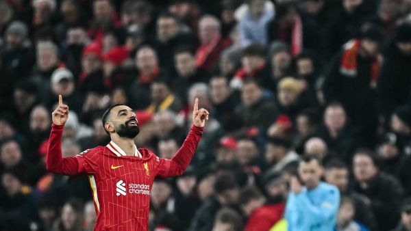 بعد تألقه في دوري الأبطال، هل يقرر صلاح تجديد عقده مع ليفربول؟ (Photo by Paul ELLIS / AFP) بعد تألقه في دوري الأبطال، هل يقرر صلاح تجديد عقده مع ليفربول؟