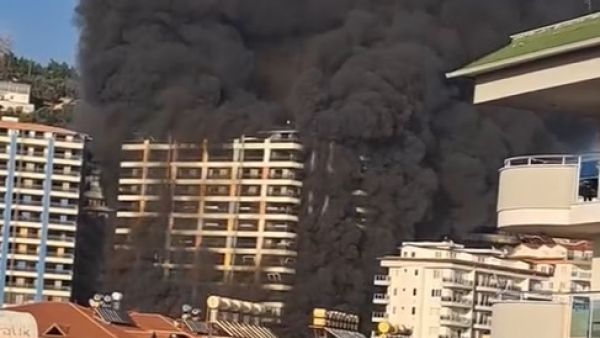 Massive fire erupts at Alanya hotel construction site