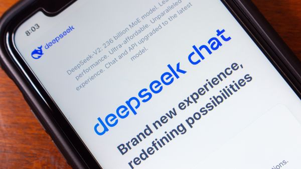 DeepSeek officially surpasses ChatGPT in US App store downloads