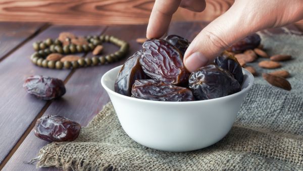 مفطرات الصيام التي يكثر السؤال عنها مفطرات الصيام التي يكثر السؤال عنها