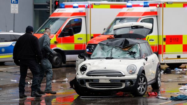 Car rammed into crowd in Munich, 15 injured.