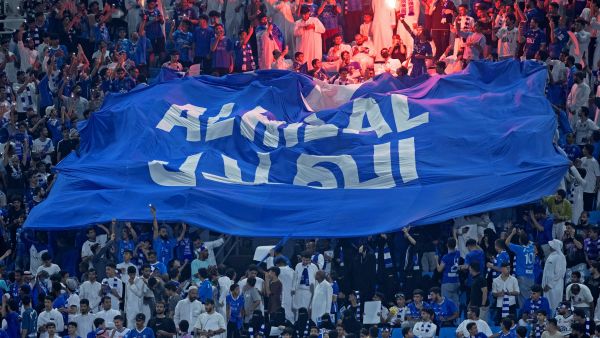 الهلال يواجه الأهلي سعيًا لمواصلة الضغط في سباق اللقب