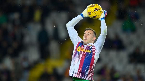 هل يرحل إيناكي بينيا عن نادي برشلونة؟
