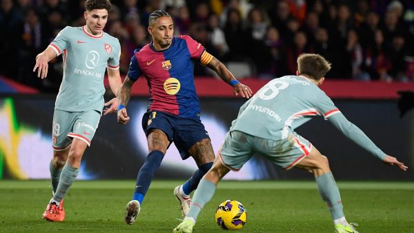 برشلونة وأتلتيكو مدريد وجهاً لوجه في نصف نهائي كأس الملك: قمة كروية منتظرة