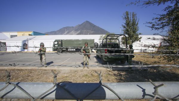 Mexico deploys 10000 soldiers on the US borders.