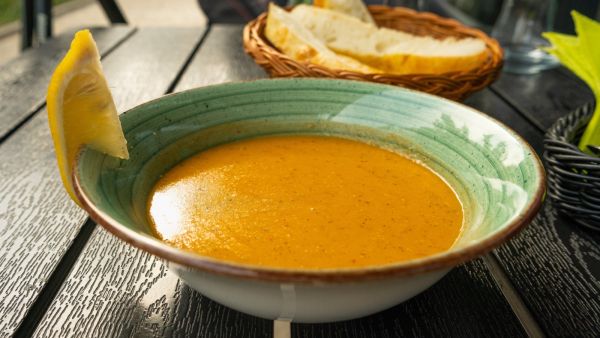 طريقة عمل شوربة العدس في فصل الشتاء