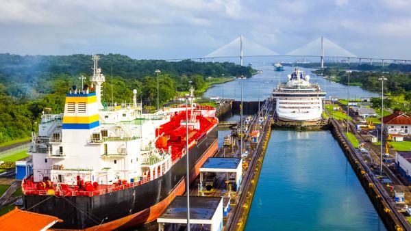 Panama refutes U.S. claims on fee-free canal transit