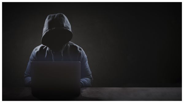 الأمن العراقي يفكك عصابة إلكترونية خططت لعملية احتيال كبرى في الأنبار, المصدر shutterstock