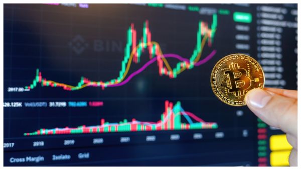 بتكوين تهبط بأكثر من 5%.. وقرار ترامب يثير الشكوك, المصدر shutterstock