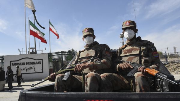 5 Soldiers killed, over 30 injured in suicide bombing in Pakistan