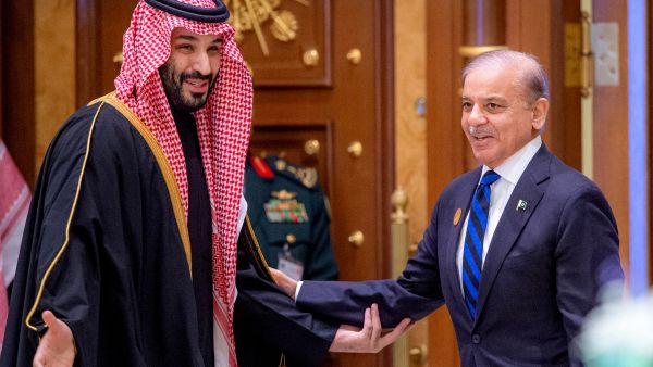 Pakistani PM visits KSA