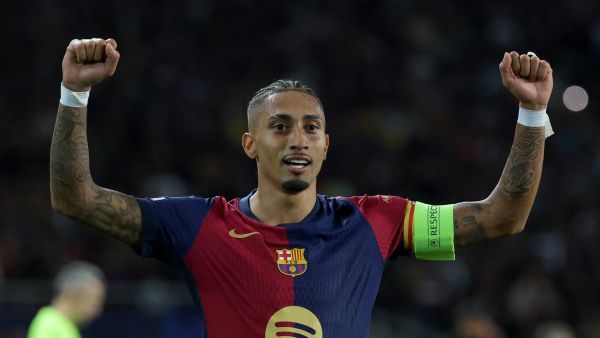 برشلونة يسعى لمكافأة رافينيا بعقد جديد يجعله من الأعلى أجرًا في الفريق