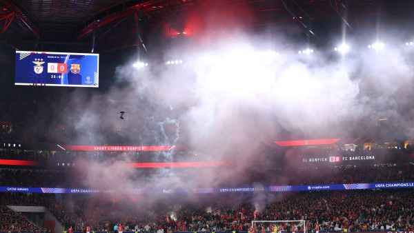 جماهير برشلونة غاضبة من اليويفا بسبب توقيت مباراة الإياب أمام بنفيكا
