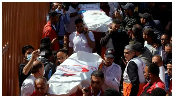 غزة: الجيش الإسرائيلي يقرّ بارتكاب أخطاء حول مقتل 15 مسعفاً, المصدر رويترز