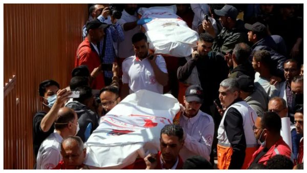 غزة: الجيش الإسرائيلي يقرّ بارتكاب أخطاء حول مقتل 15 مسعفاً, المصدر رويترز