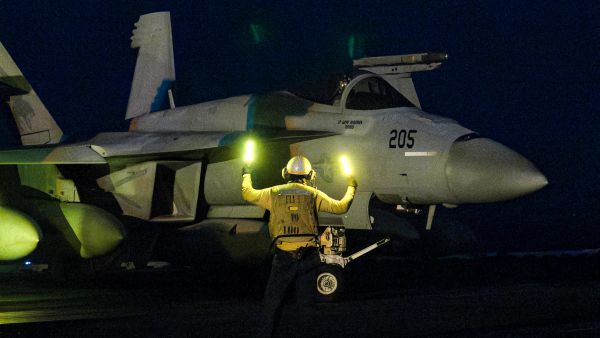 Houthis strike Tel Aviv and U.S. warships in Red Sea