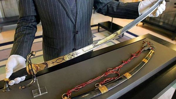 Napoleon's personal sword up for auction at $2M