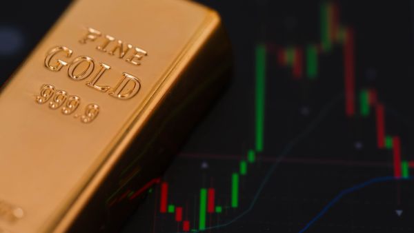 سعر الذهب اليوم.. الأصفر يتألق مع تراجع الدولار وسط ترقب الفائدة