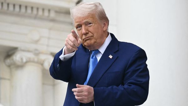 Trump warns Putin: 'playing with fire' 