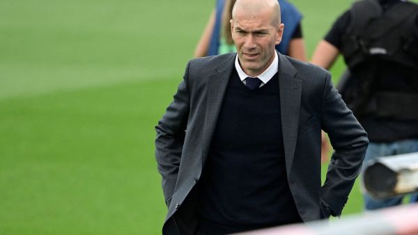 أسطورة ريال مدريد زين الدين زيدان يُشيد بنجم برشلونة لامين يامال