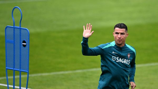 عرض مفاجئ لرونالدو من مالك كريستال بالاس للانضمام إلى بوتافوغو