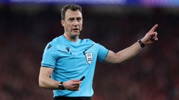اليويفا يختار فيلكس تسفاير لنهائي الدوري الأوروبي رغم تاريخه المثير للجدل