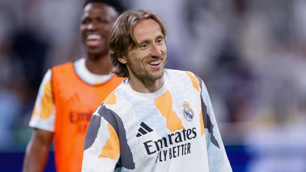 بعمر الـ40 ولا يلعب أساسياً..لوكا مودريتش يواصل تحطيم المنطق بأرقام خيالية (Photo by OSCAR DEL POZO / AFP) بعمر الـ40 ولا يلعب أساسياً..لوكا مودريتش يواصل تحطيم المنطق بأرقام خيالية